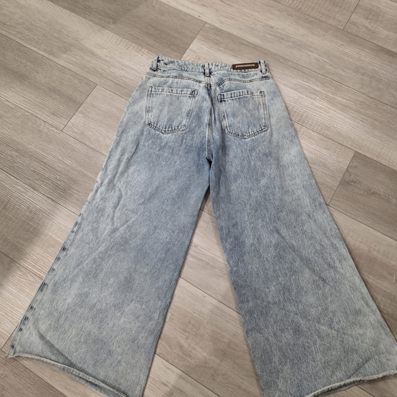 Studio F Chic Denim Wide-Leg Jeans - Picture 6 of 10